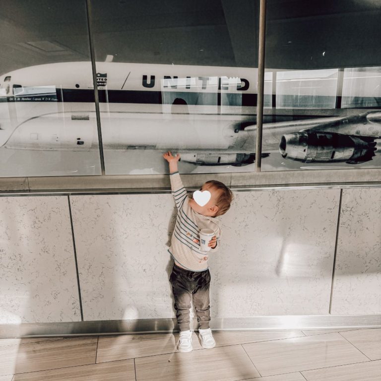 Toddler carry-on packing list ORD United Club retro picture of plane in background
